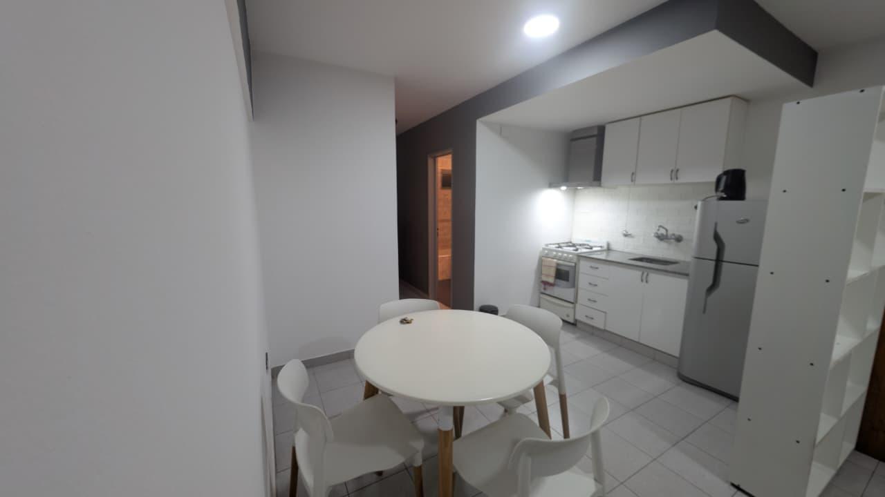 Foto de Alquiler monoambiente con balcón en La Plata, imagen 3