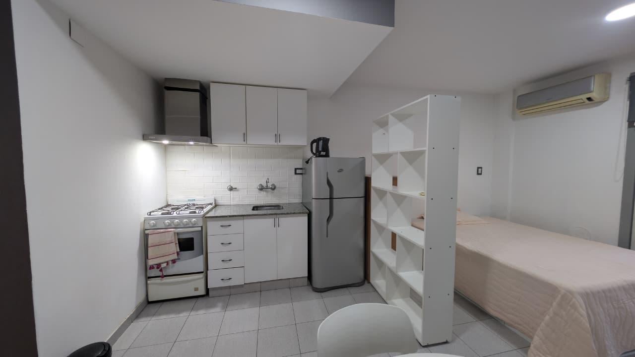 Foto de Alquiler monoambiente con balcón en La Plata, imagen 5