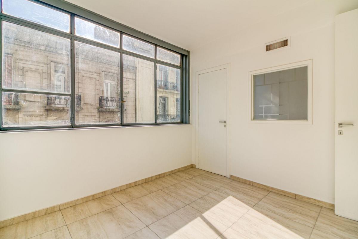 Foto de Oficinas con 3 ambientes 63 m2 con encargado en San Nicolas, imagen 2