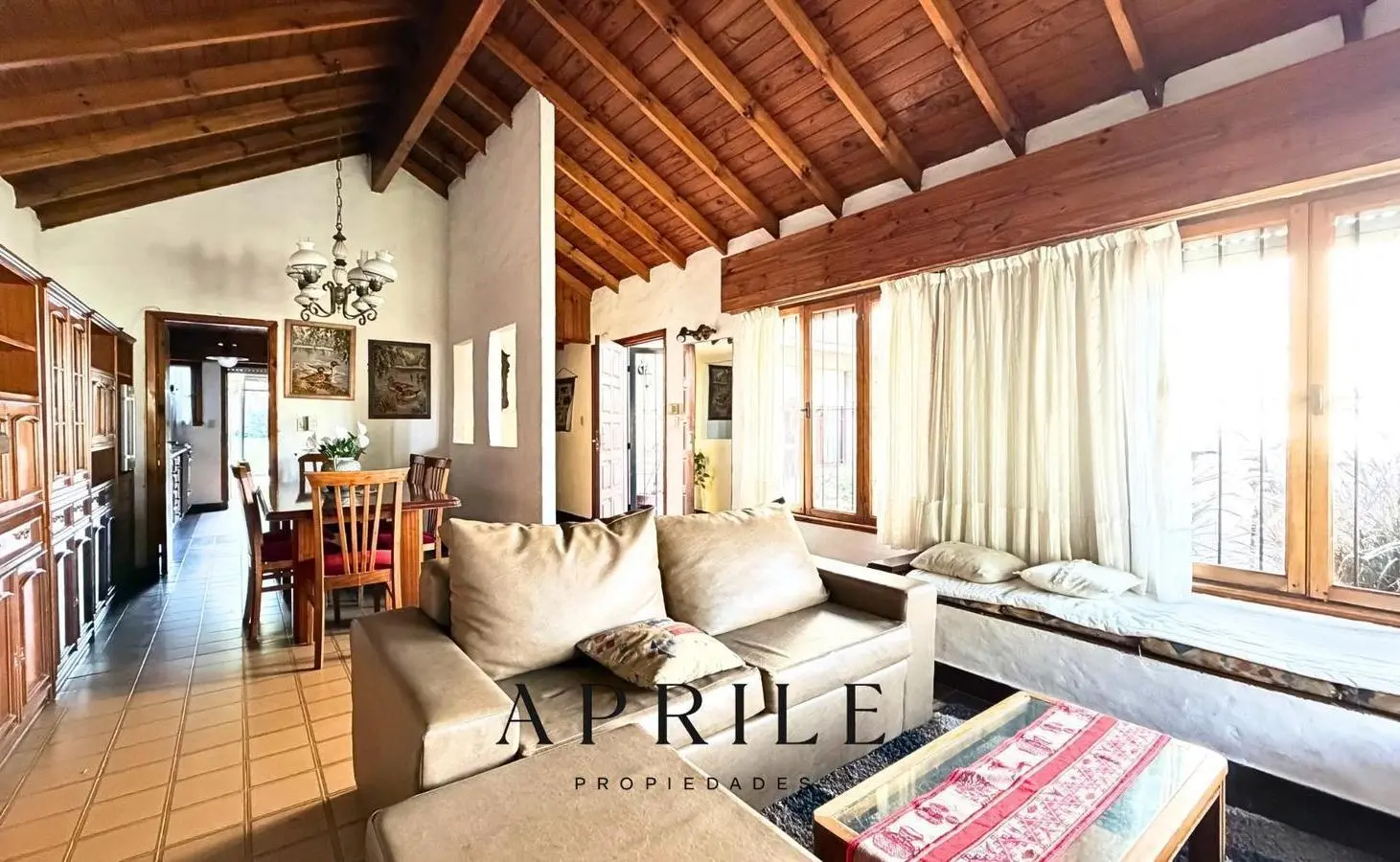 Casa sobre dos lotes con amplio parque y quincho - Zona Las Colinas P.Ramos 2