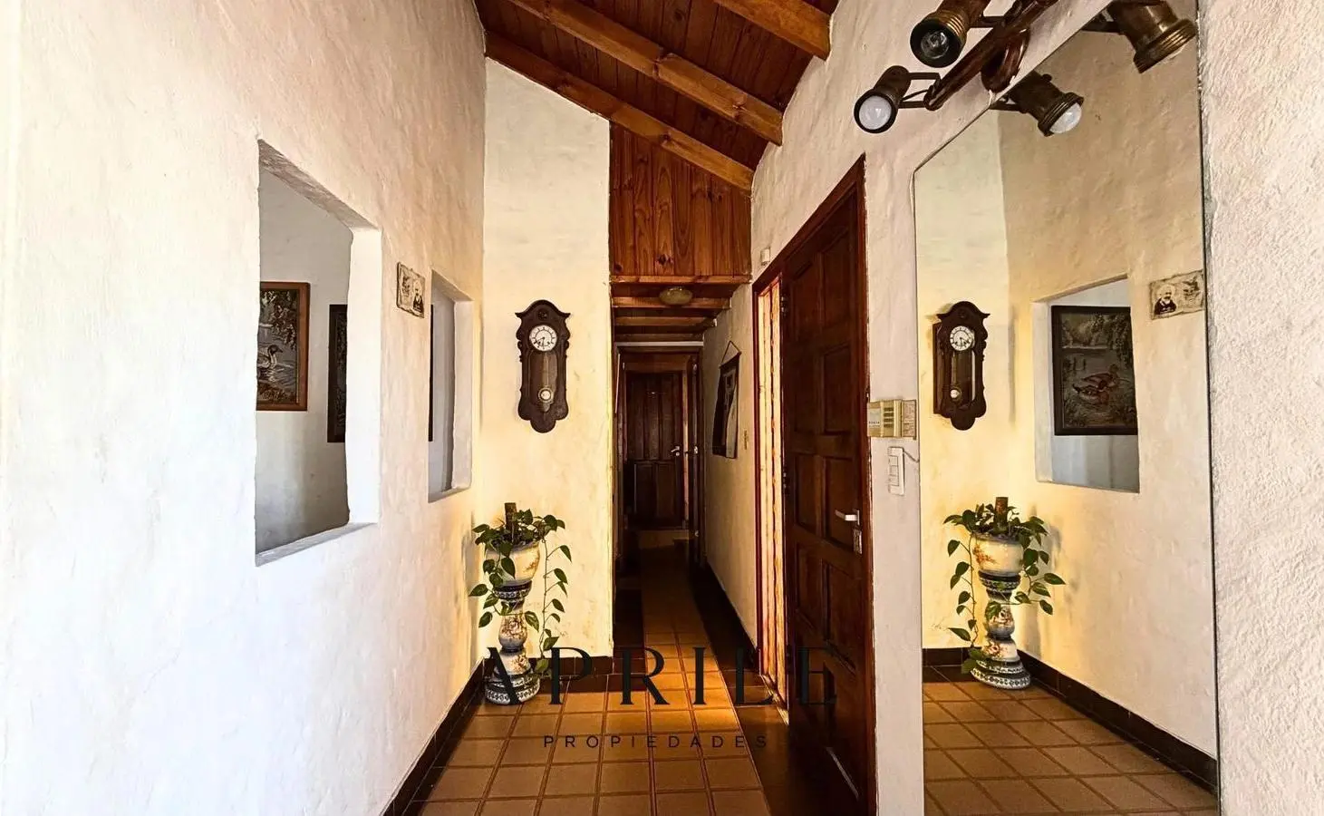 Casa sobre dos lotes con amplio parque y quincho - Zona Las Colinas P.Ramos 3