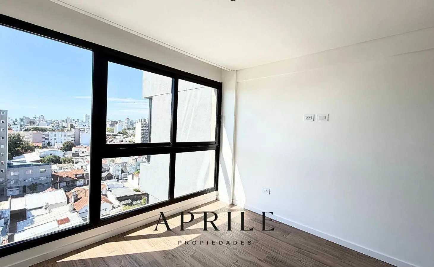 Departamento 2 Amb. a estrenar con balcón al frente - Zona La Perla 4