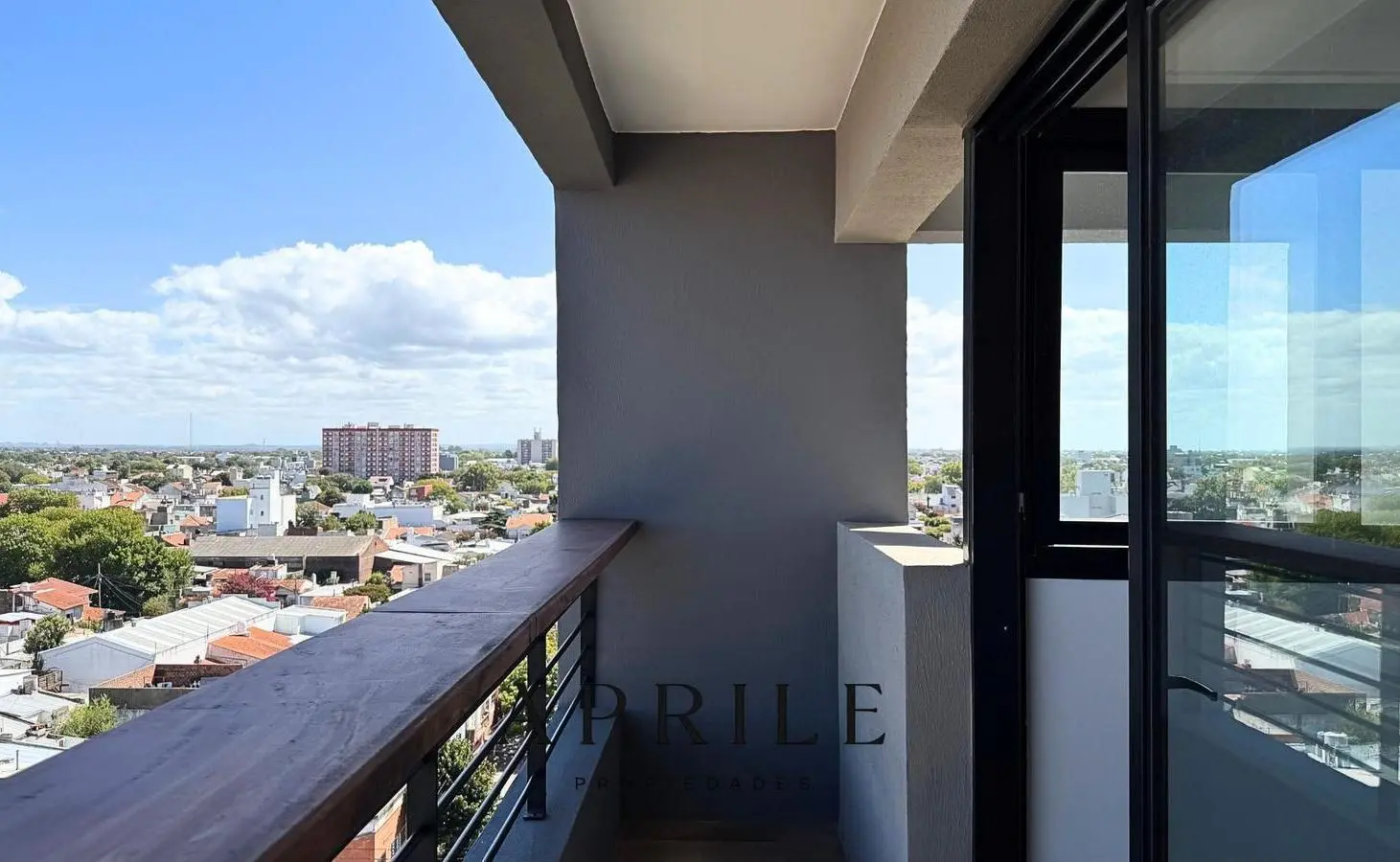 Departamento 2 Amb. a estrenar con balcón al frente - Zona La Perla 2