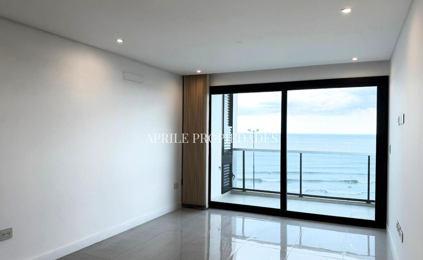 Exclusivo departamento 3 Amb. Frente al mar con cochera y amenities