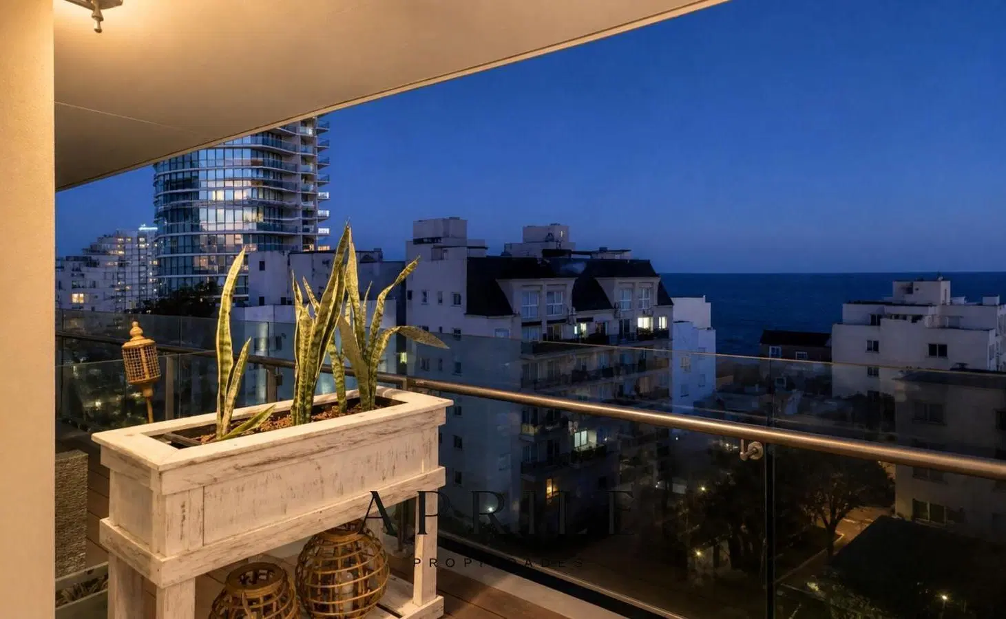 EXCLUSIVO 2 AMBIENTES CON COCHERA Y VISTA AL MAR – EDIFICIO MALECÓN, PLAYA CHICA 2