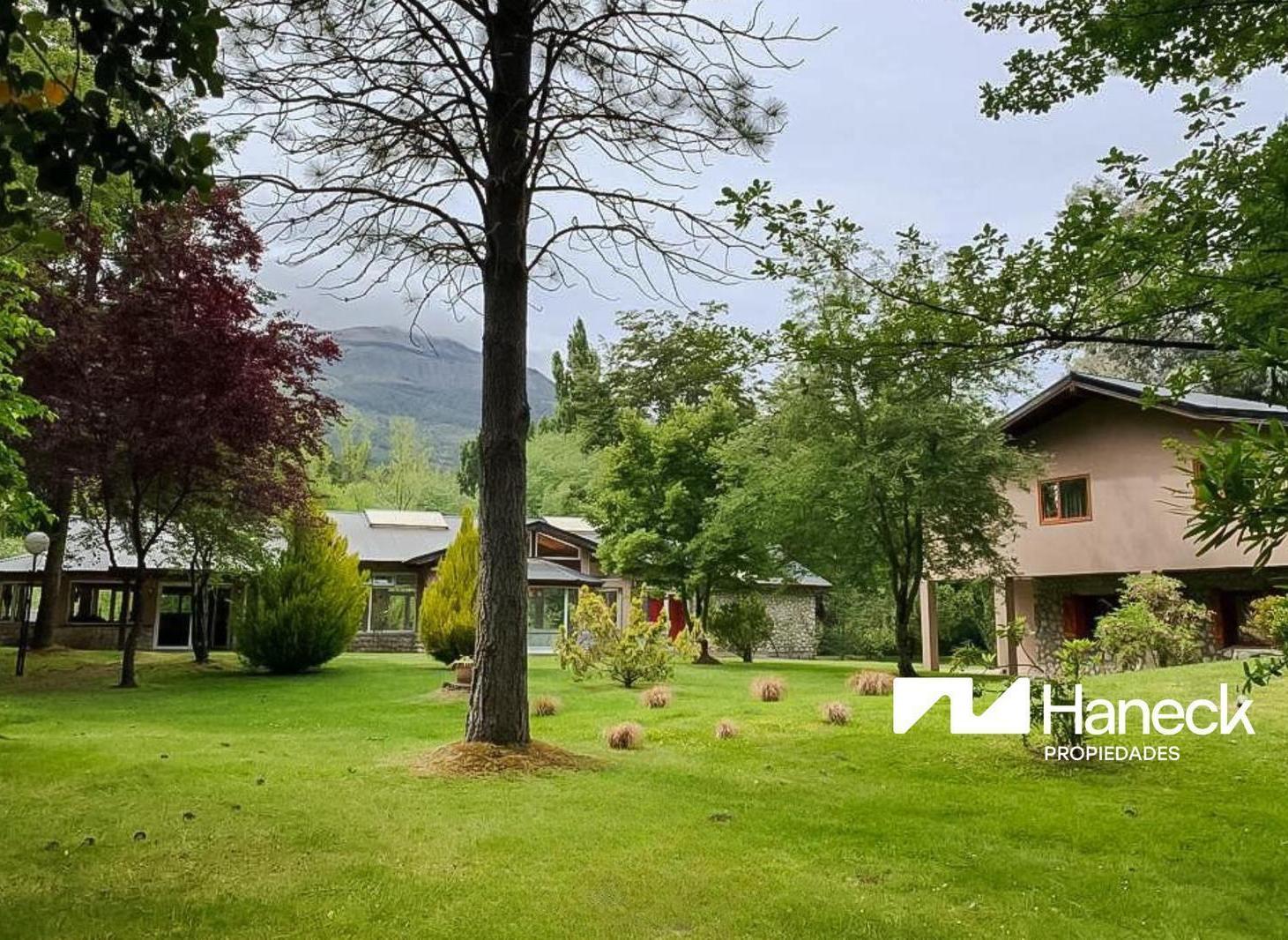 VENTA 10 hectáreas, con complejo de cabañas, costa de río, en El Bolsón