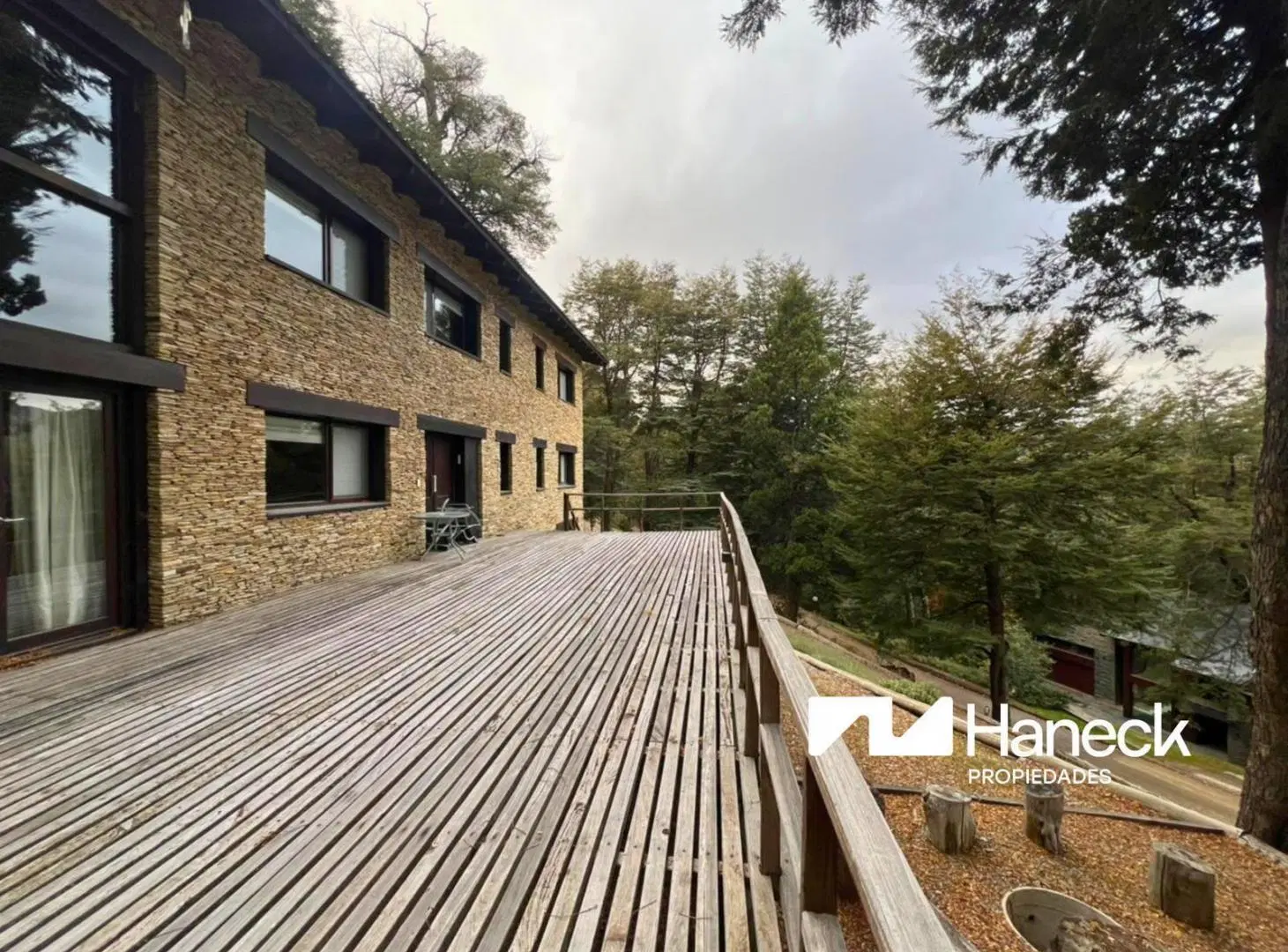 Venta Casa en Arelauquen 4 dormitorios, San Carlos de Bariloche 3