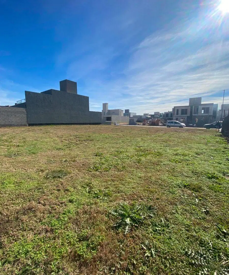 Venta Lote 360m2 Apto Duplex en Docta Avenida 1