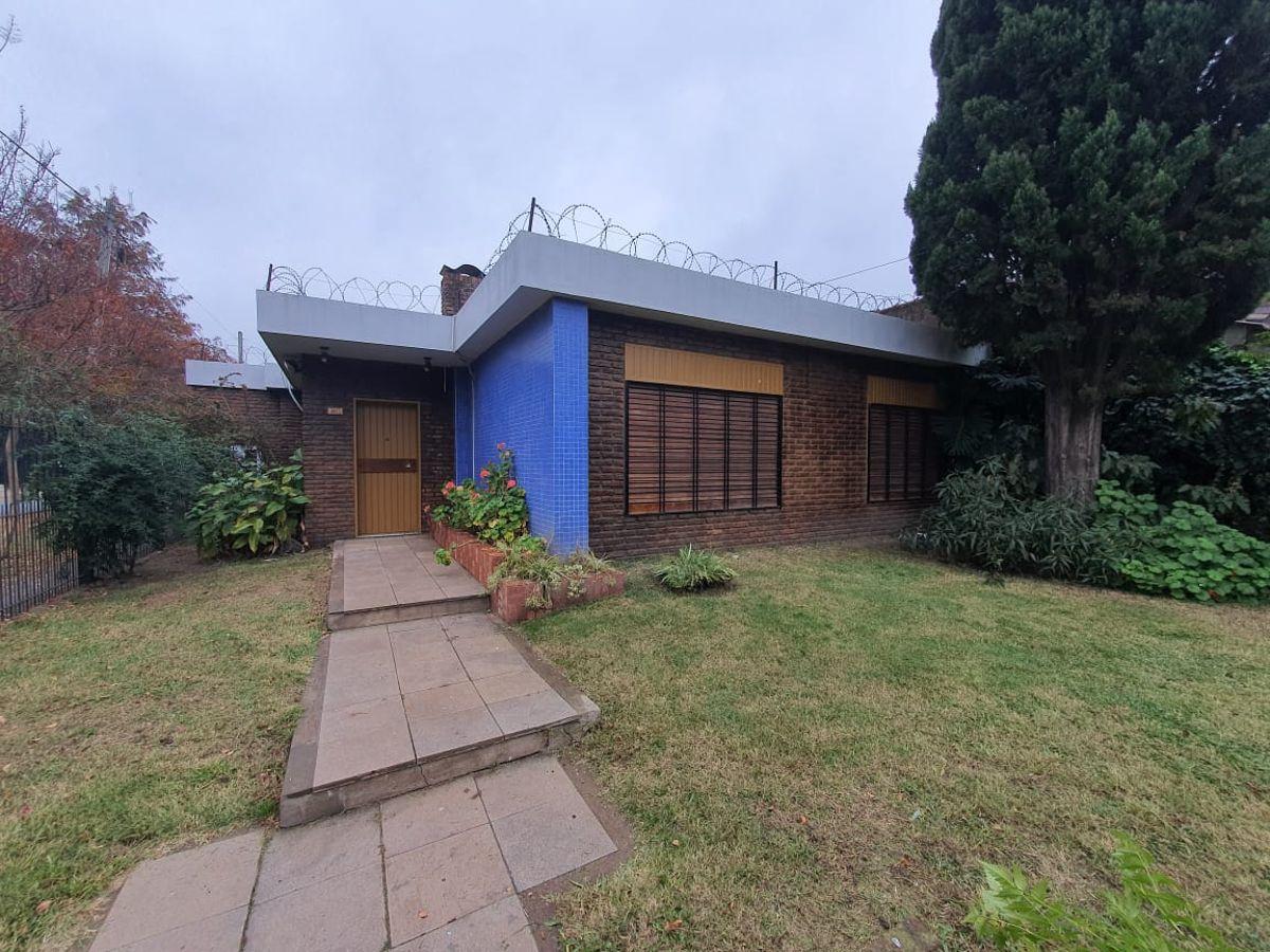 Chalet en esquina en José C. Paz- COD V789