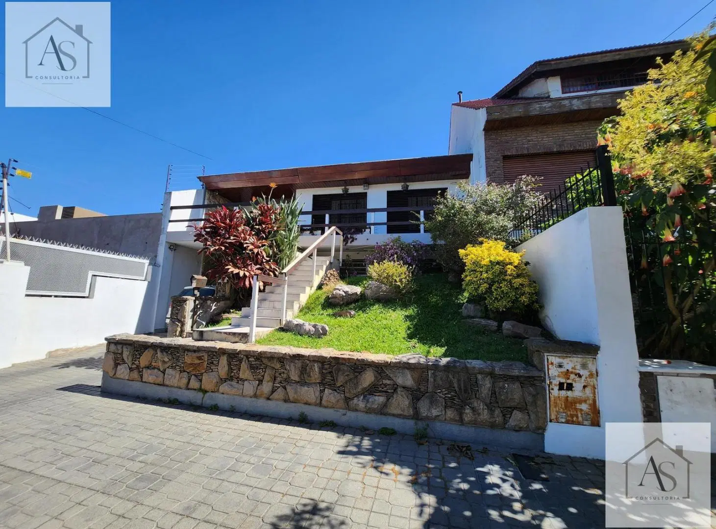 Venta Casa 5 ambientes Ramos Mejia con Pileta y Quincho 4