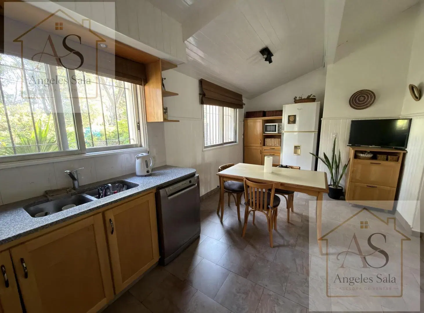 Casa 4 ambientes Hurlingham Barrio Ingles Pileta y Parque 8