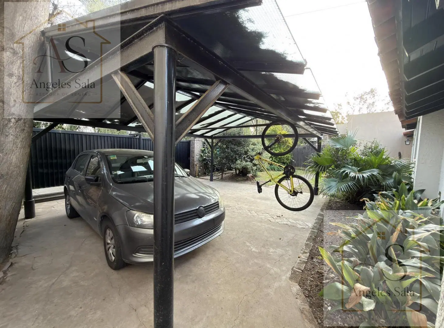 Casa 4 ambientes Hurlingham Barrio Ingles Pileta y Parque 2