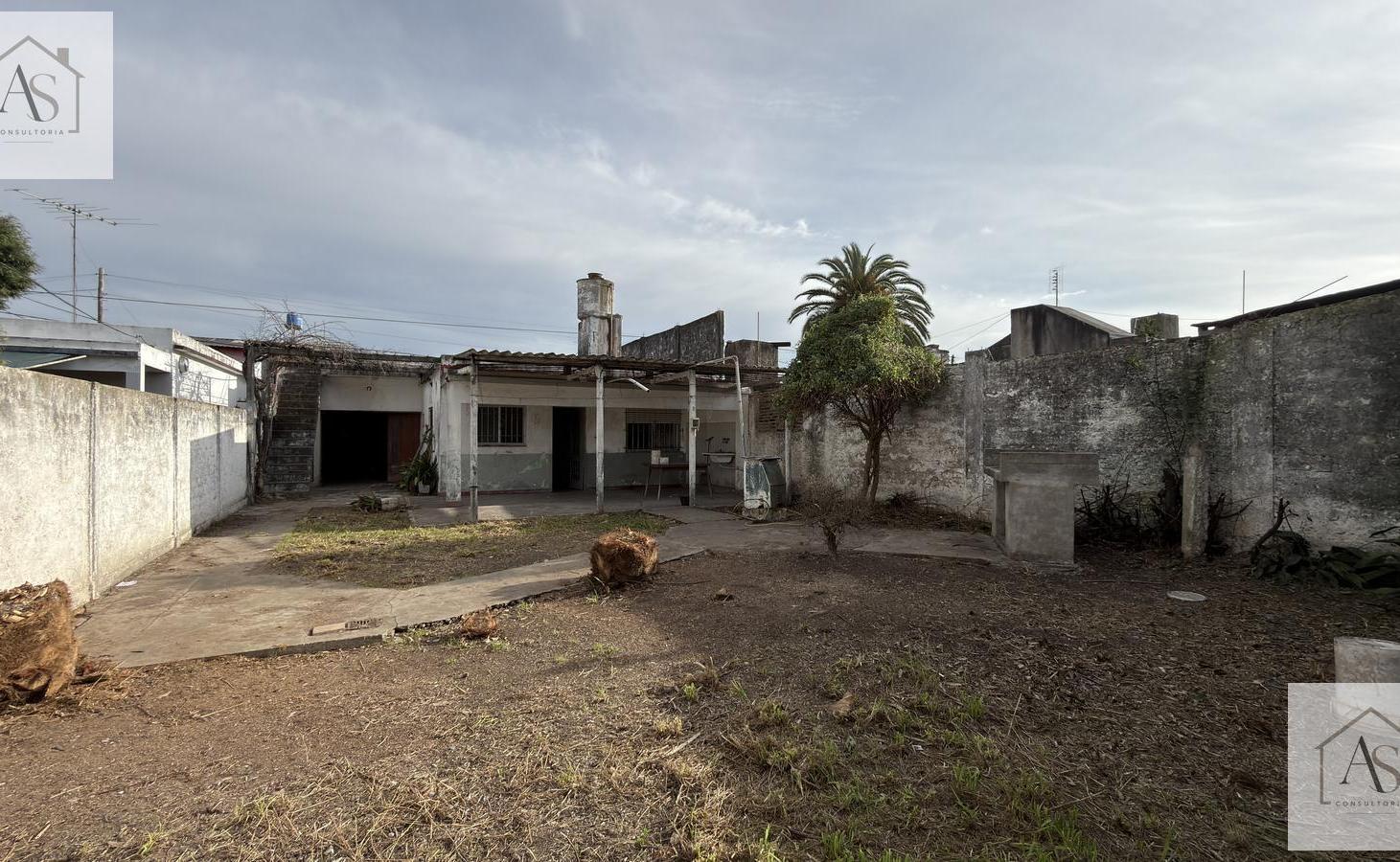 Foto de Venta Casa Villa Tesei 3 ambientes cochera y Local, imagen 1