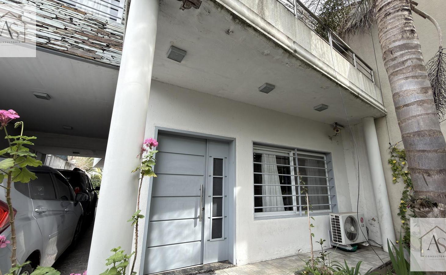 Foto de Casa en venta Ituzaingo centro, 4 dormitorios, parque, quincho completo, imagen 1
