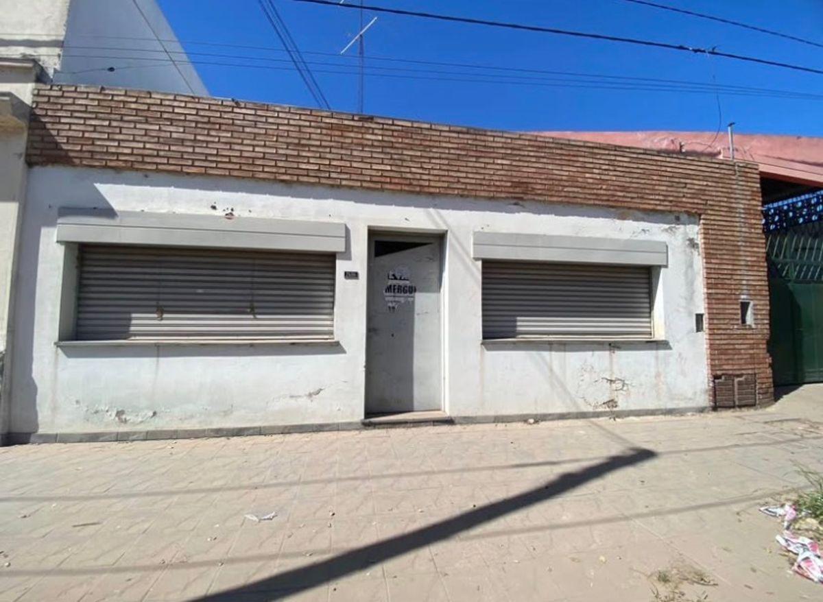 VENTA CASA A RECICLAR – BARRIO LOS PARAÍSOS
Avenida Cornelio Saavedra | Zona de altísimo potencial