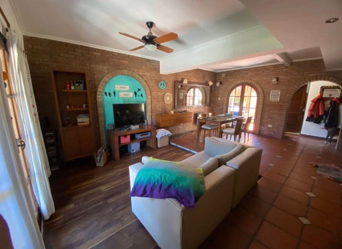 Foto de VENTA CASA 3 DORMITORIOS BARRIO ESCOBAR., imagen 2