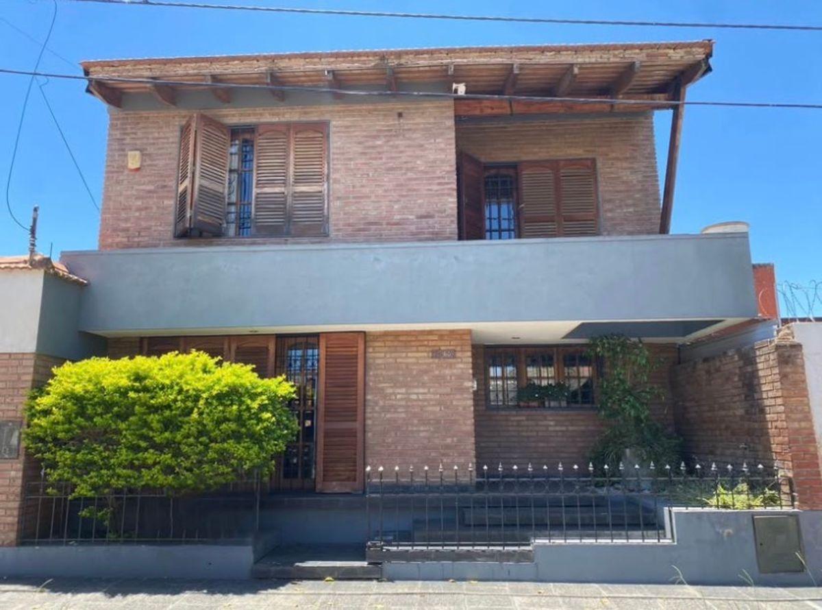 Foto de VENTA CASA 3 DORMITORIOS BARRIO ESCOBAR., imagen 1
