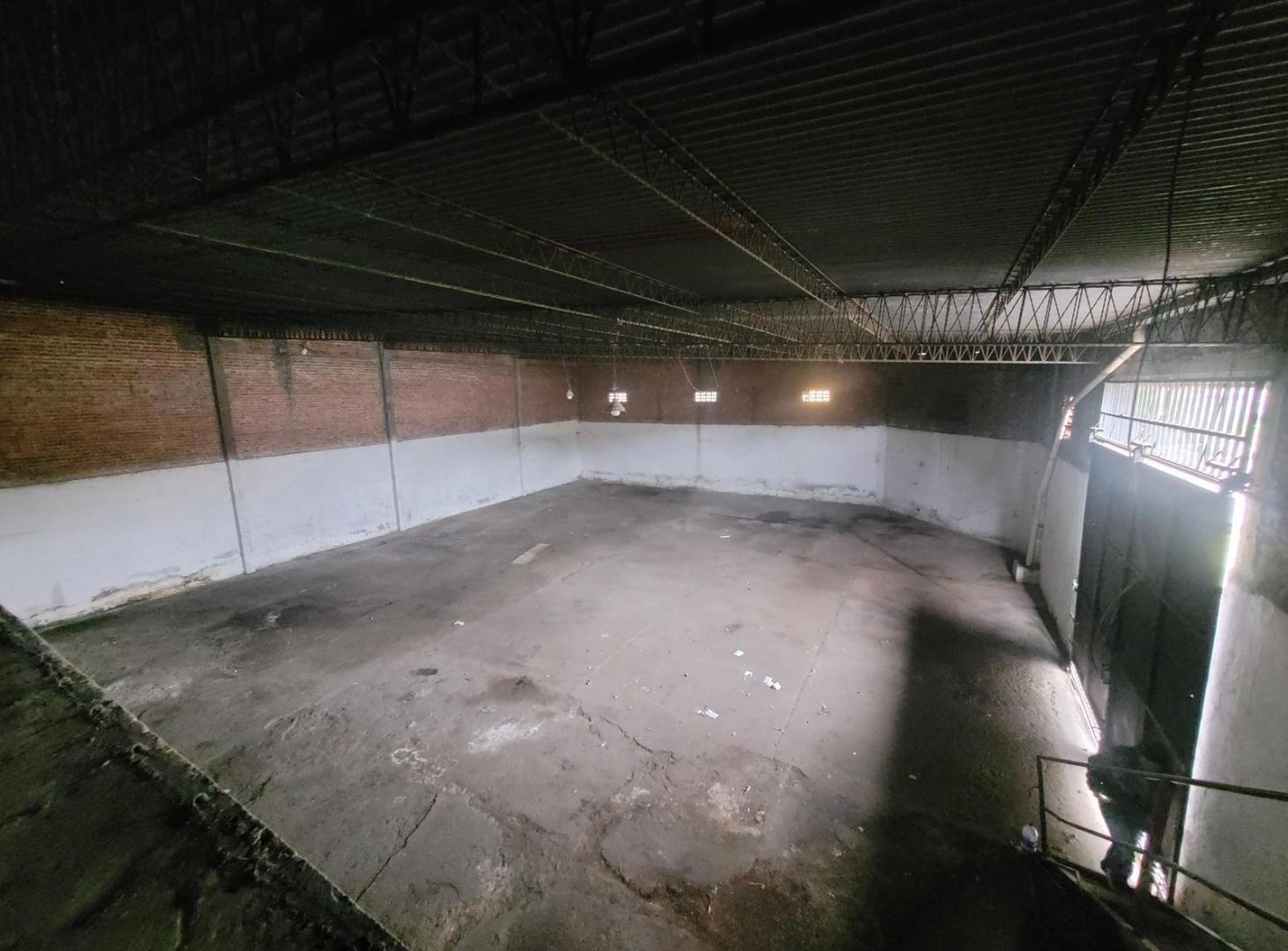Foto de Venta 3 galpones con oficinas y duplex, esquina Marcos Avellaneda y, imagen 2