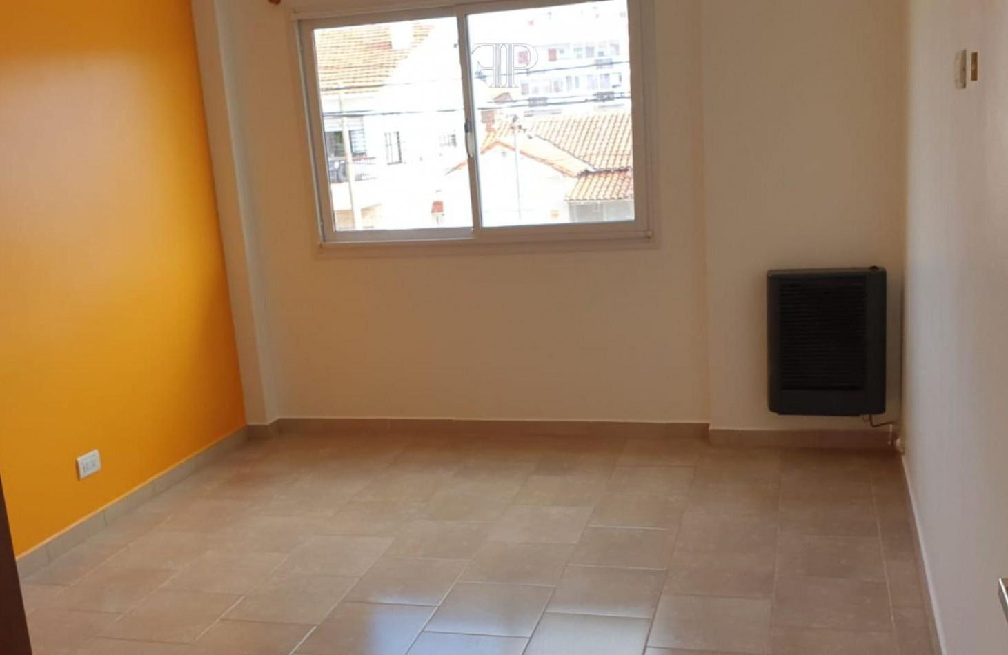 Foto de Departamento en Alquiler en Zona Parque Luro, imagen 3