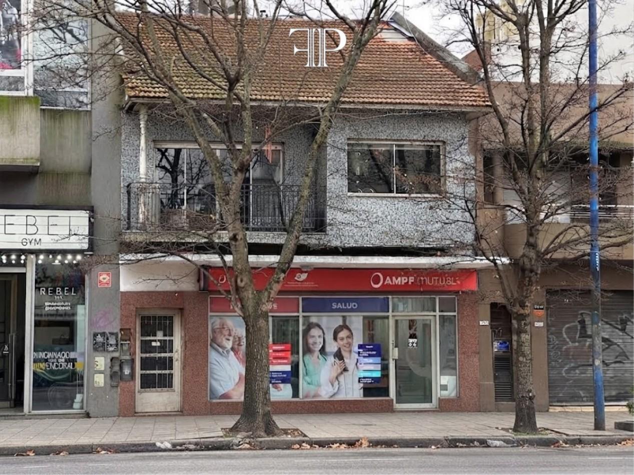 Foto de Venta Local Comercial + Departamento Tres Ambientes en Zona Macrocentro, imagen 1