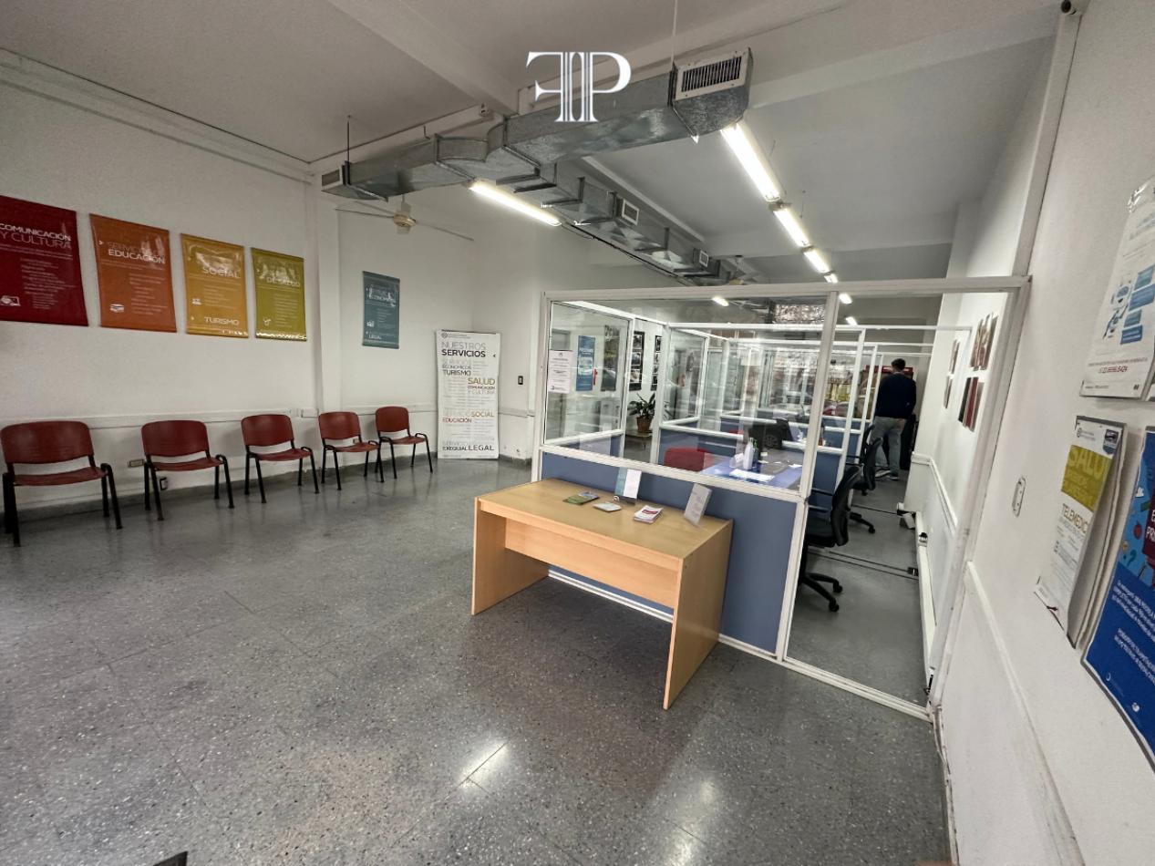 Foto de Venta Local Comercial + Departamento Tres Ambientes en Zona Macrocentro, imagen 3