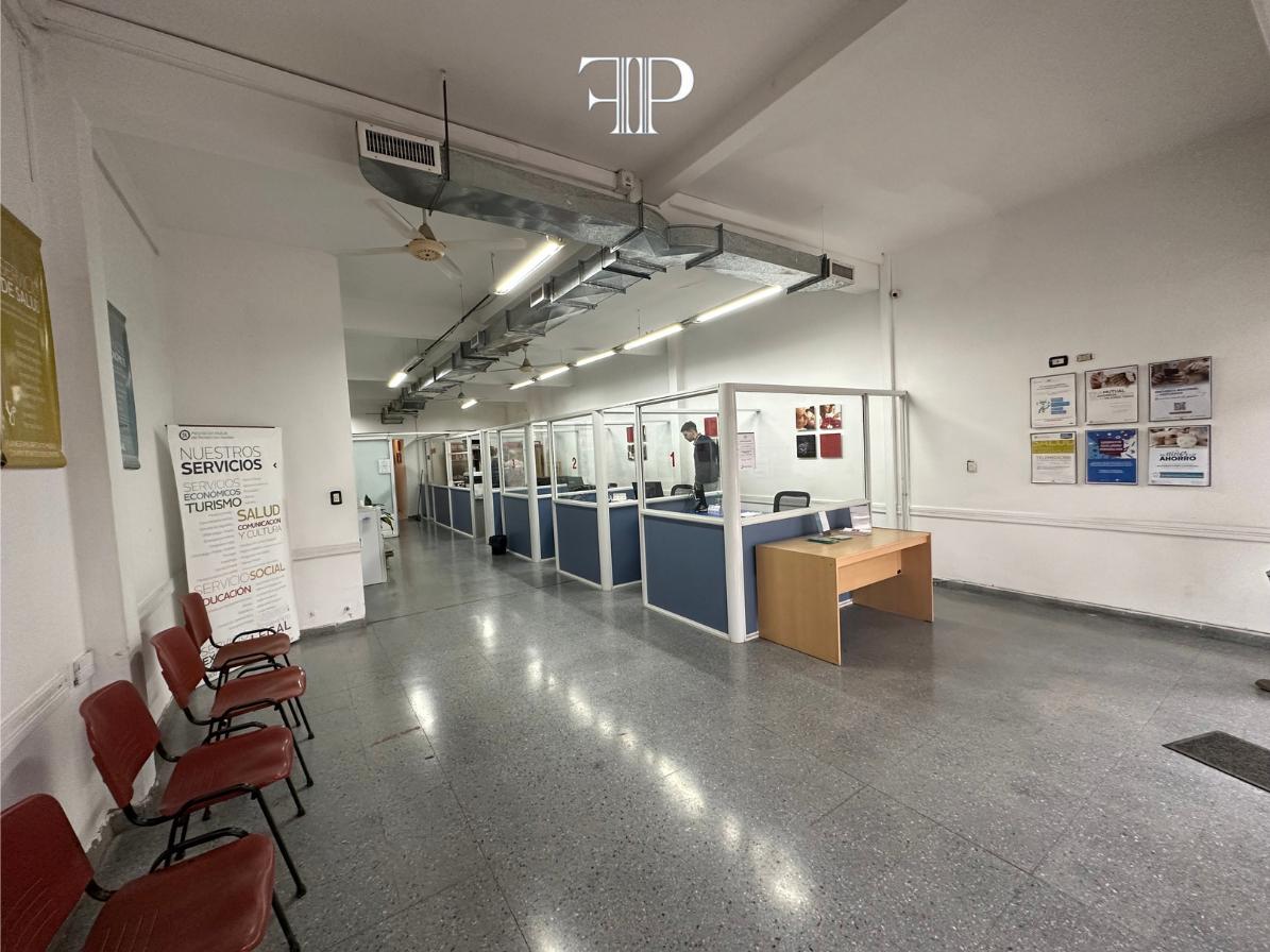 Foto de Venta Local Comercial + Departamento Tres Ambientes en Zona Macrocentro, imagen 2