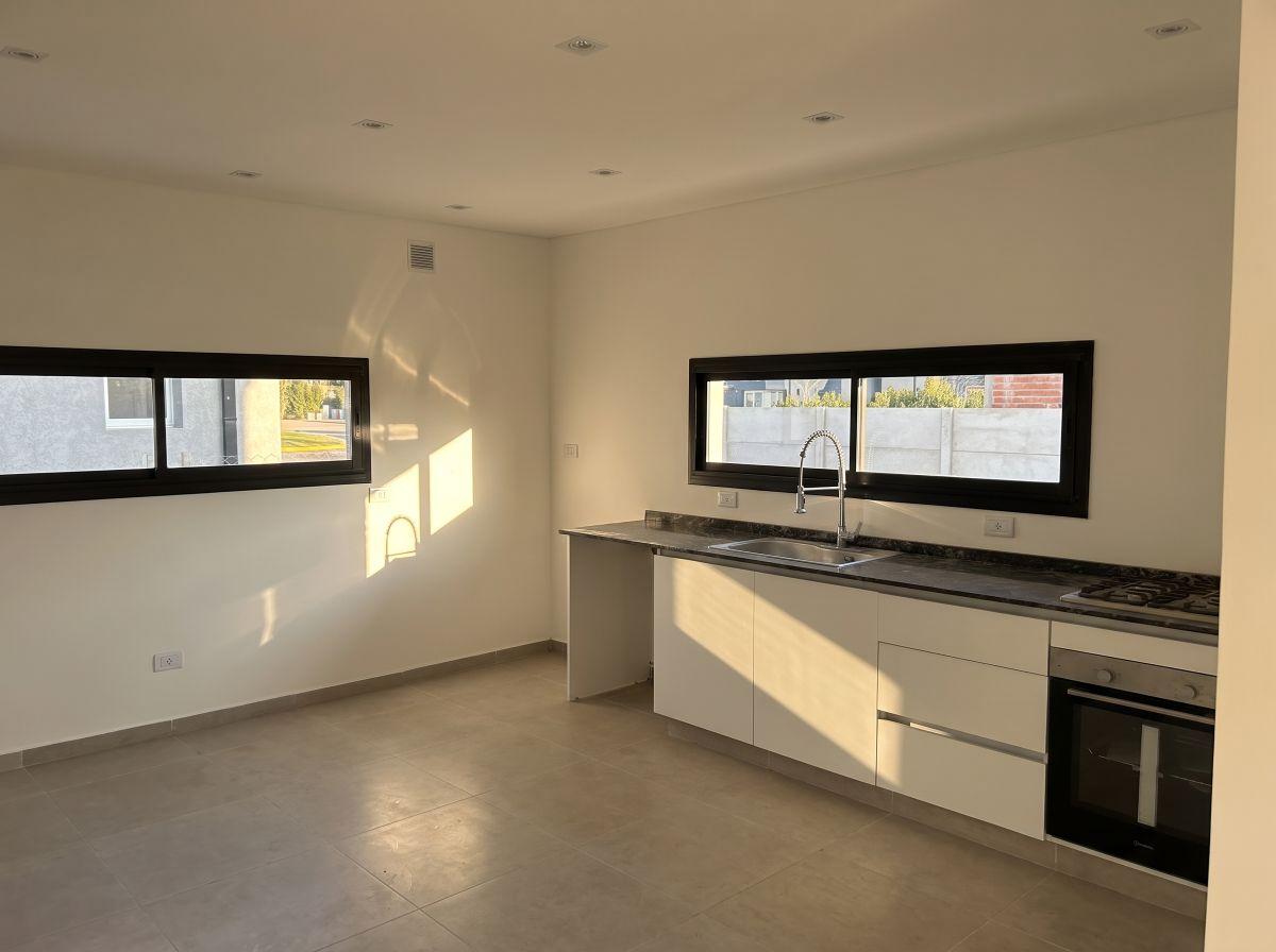 Foto de Casa a Estrenar de Estilo Contemporáneo en Santa Lucia, Pilar del Este, imagen 2