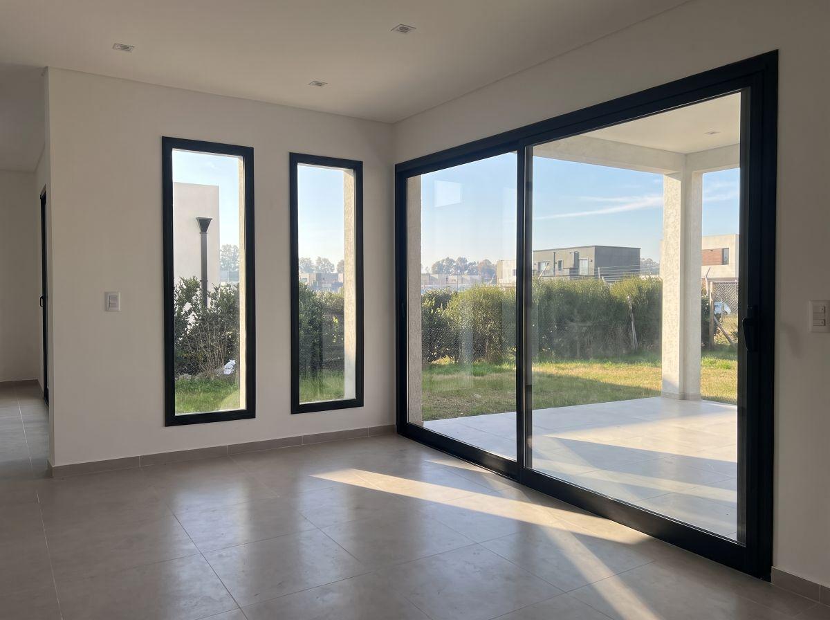 Foto de Casa a Estrenar de Estilo Contemporáneo en Santa Lucia, Pilar del Este, imagen 5