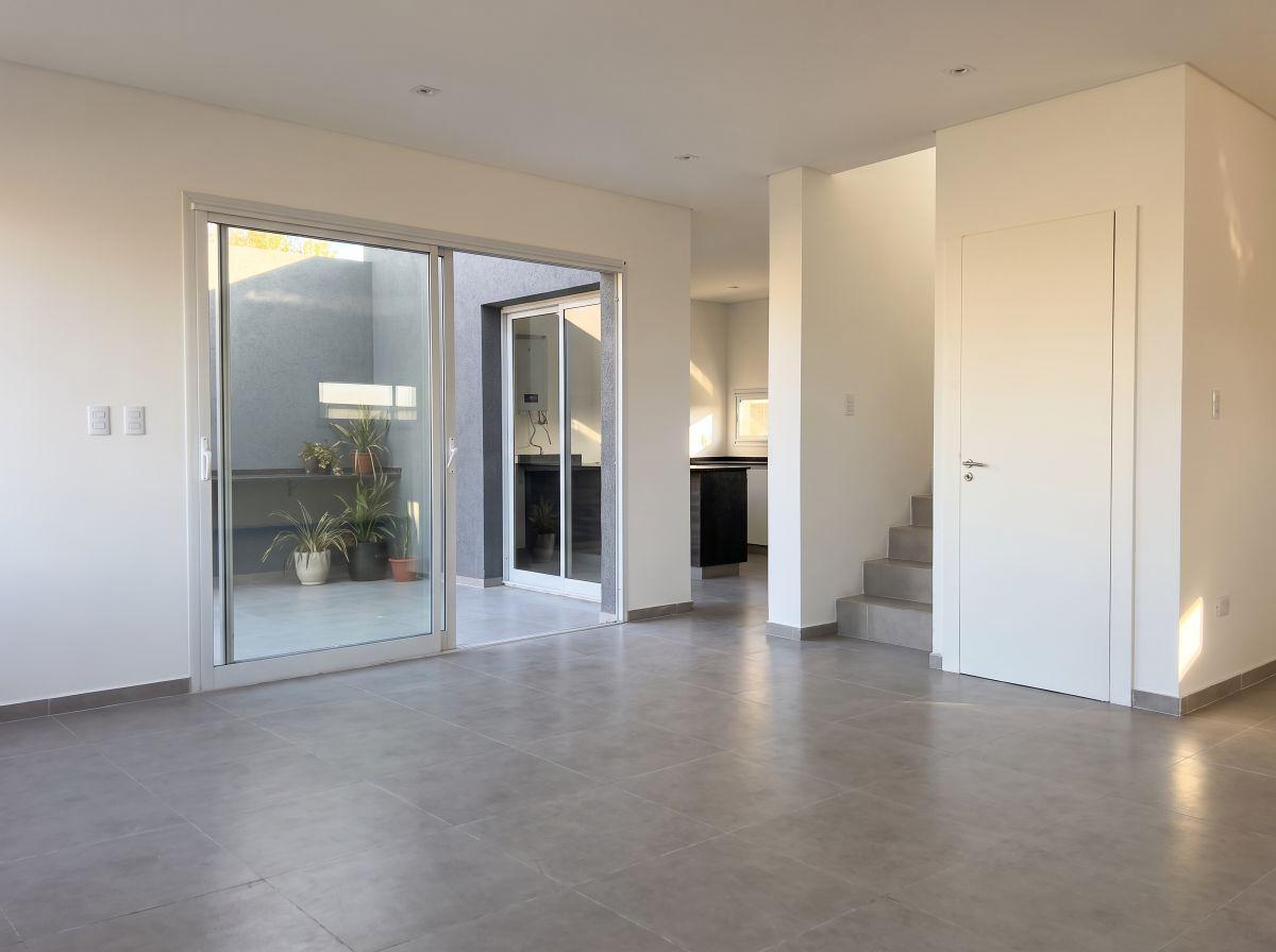 Foto de Casa a Estrenar de 4 Ambientes en Santa Lucía, imagen 2