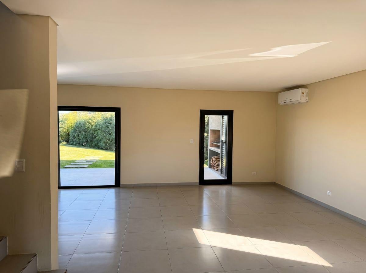 Foto de Casa 4 Ambientes con Pileta en San Ramiro, imagen 2