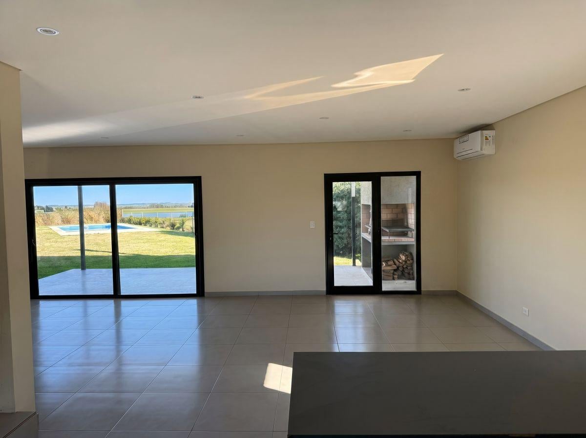 Foto de Casa 4 Ambientes con Pileta en San Ramiro, imagen 4