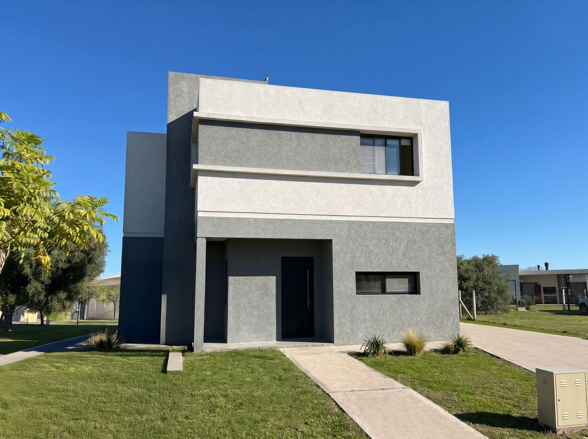 Foto de Casa 4 Ambientes con Pileta en San Ramiro, imagen 1