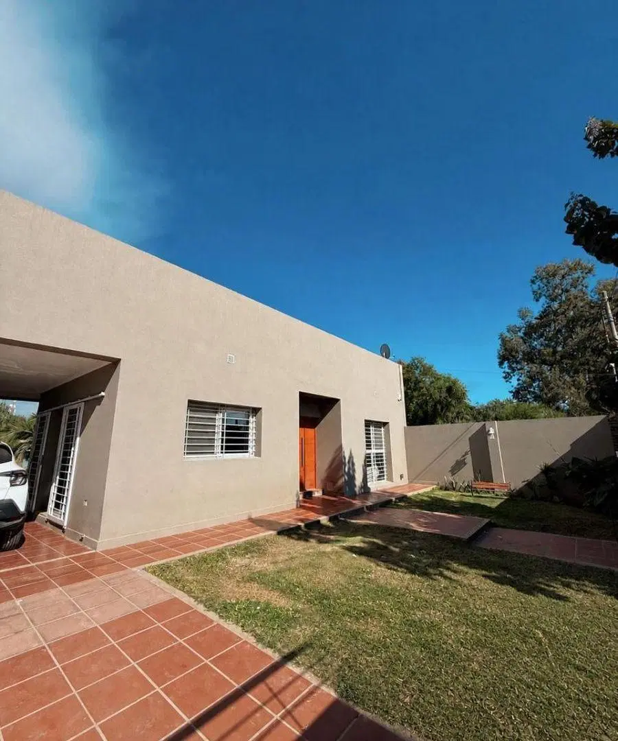 Espectacular casa en Ruta 1 km 7 3