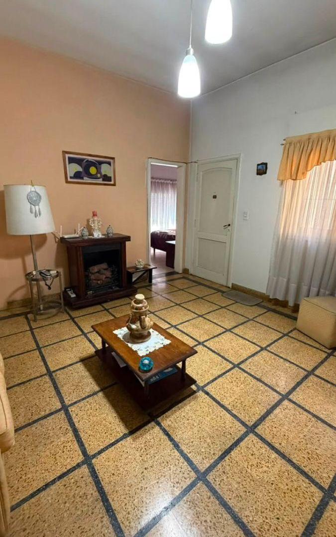 Foto de AMPLIA CASA CON DPTO EN BLOCK EN VENTA, imagen 4