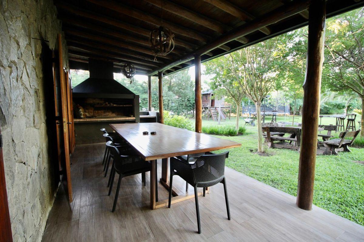 Foto de Casa en media hectarea en City Bell, imagen 1
