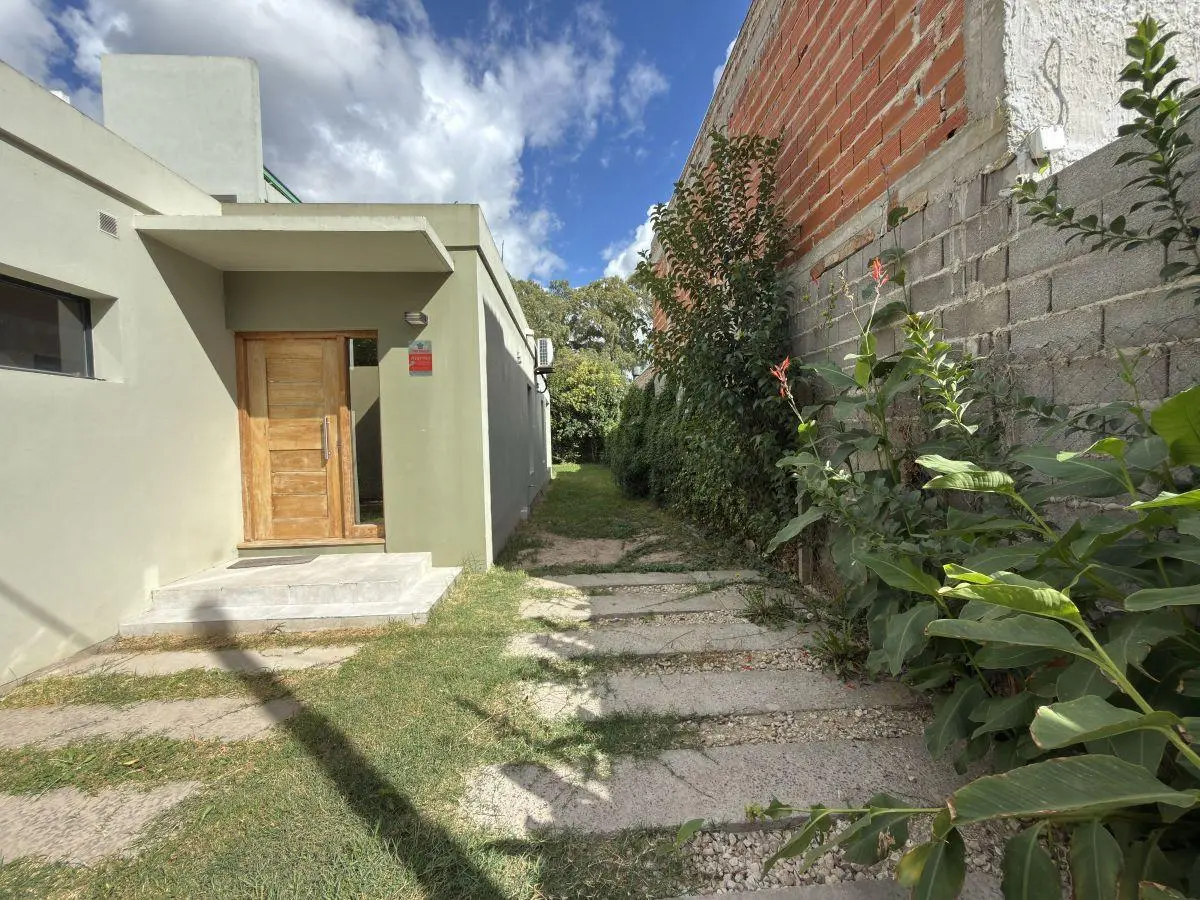 Casa en Venta acceso por Camino Centenario 2