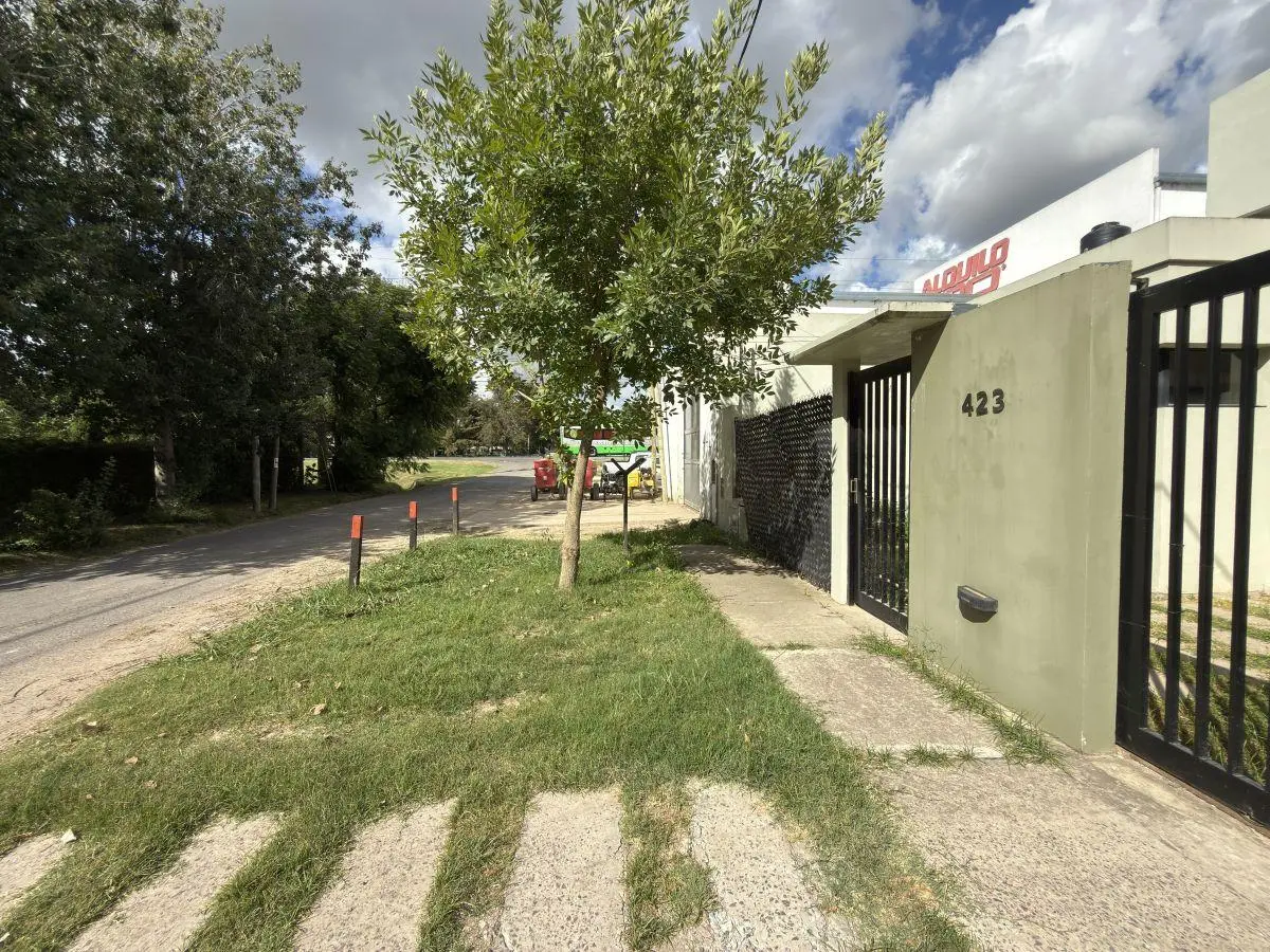 Casa en Venta acceso por Camino Centenario 3