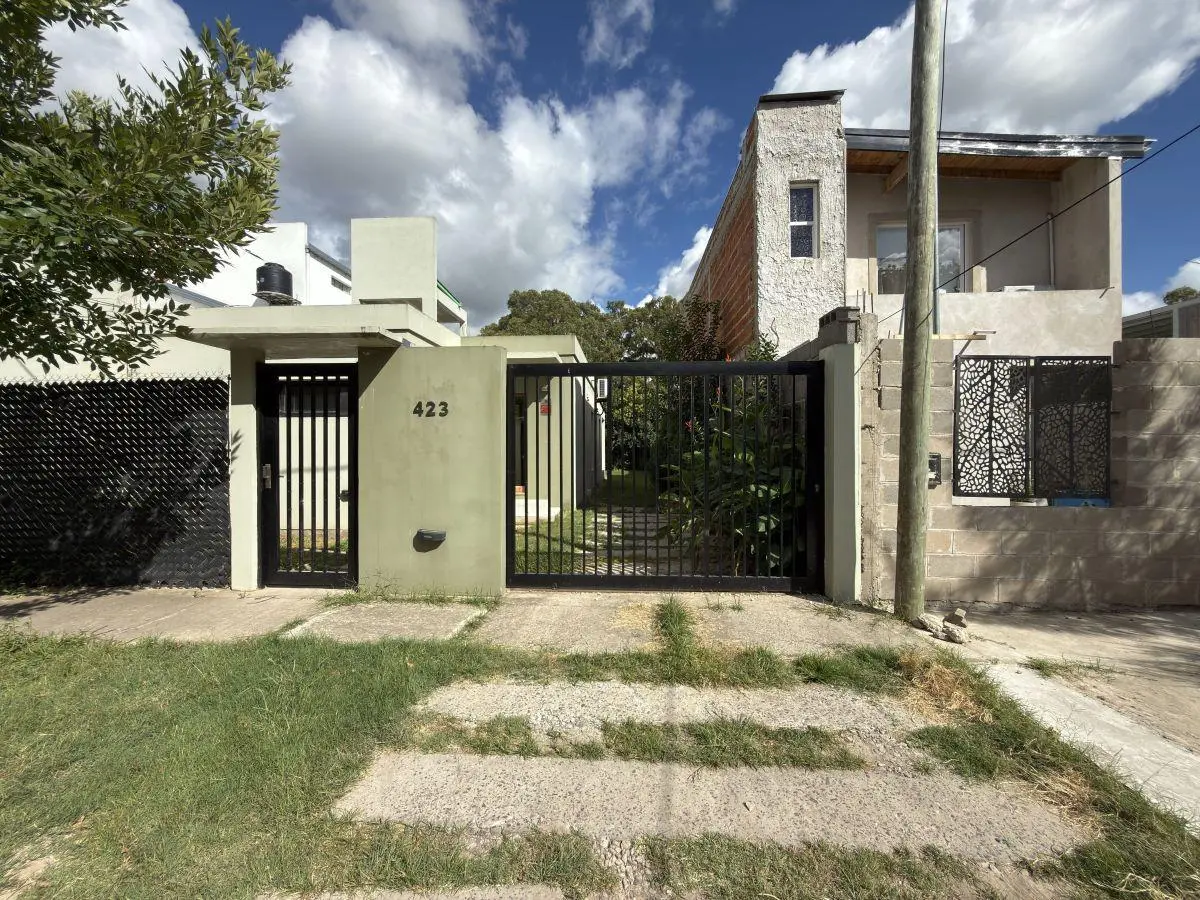 Casa en Venta acceso por Camino Centenario 5