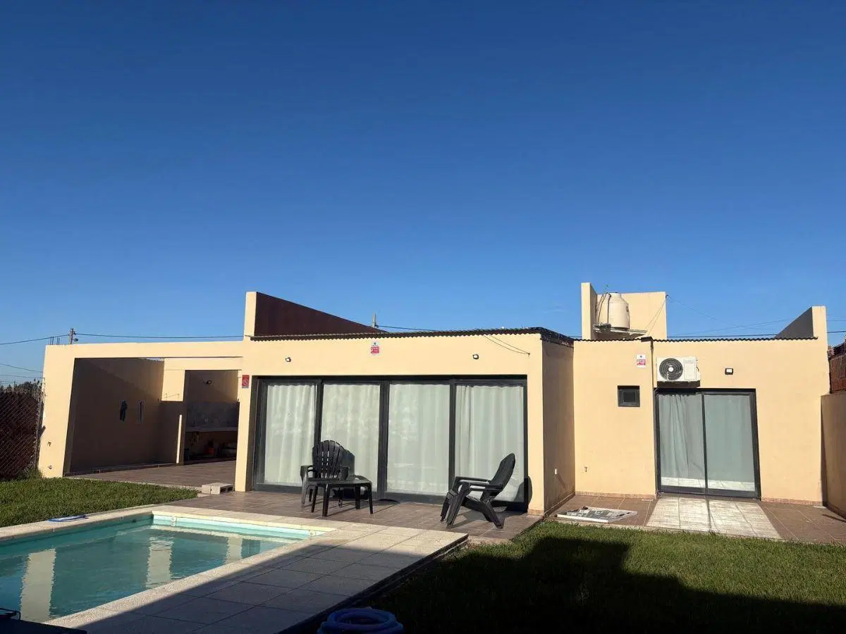 Casa con parque y pileta en venta - Melchor Romero, La Plata 5