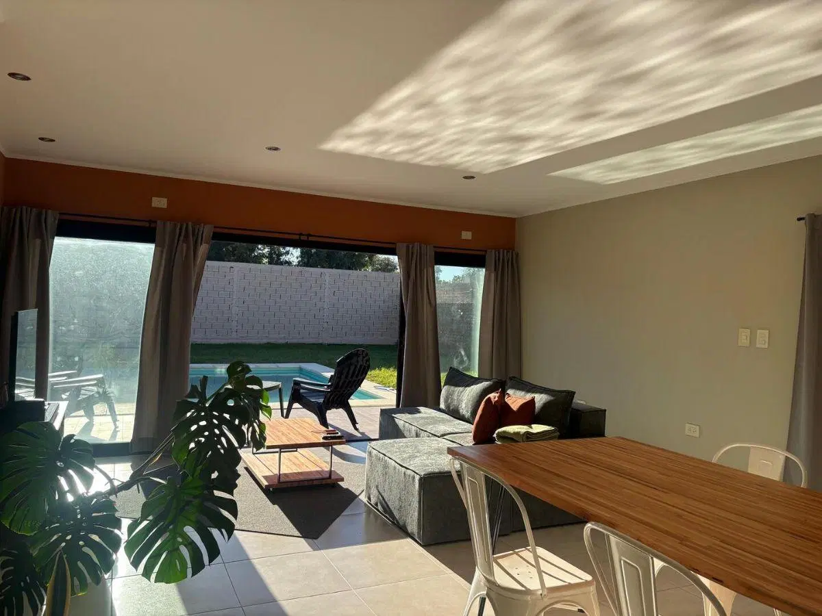 Casa con parque y pileta en venta - Melchor Romero, La Plata 2