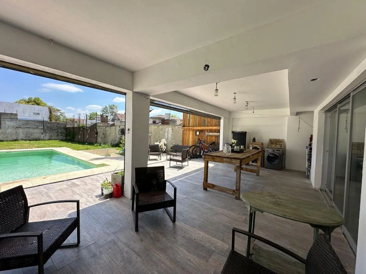 Casa en alquiler con parque y pileta - Calle 472 14A y 14B 1