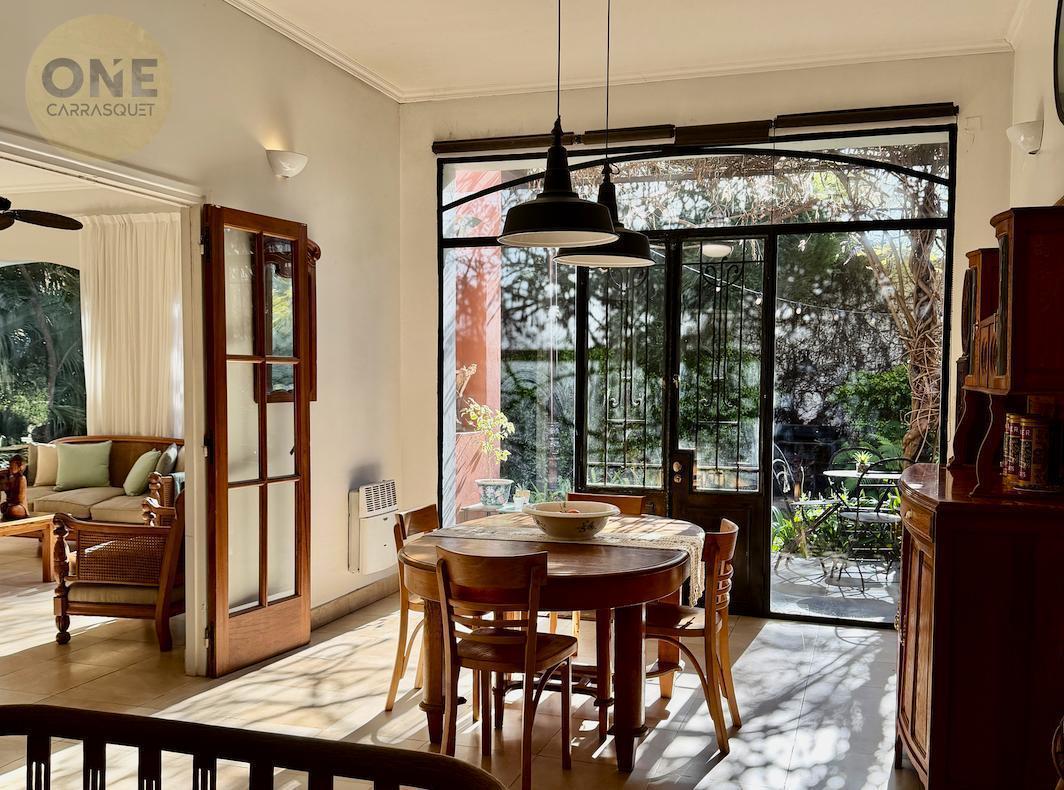 Foto de Casa en venta en City Bell entre caminos de estilo, impecable, imagen 1