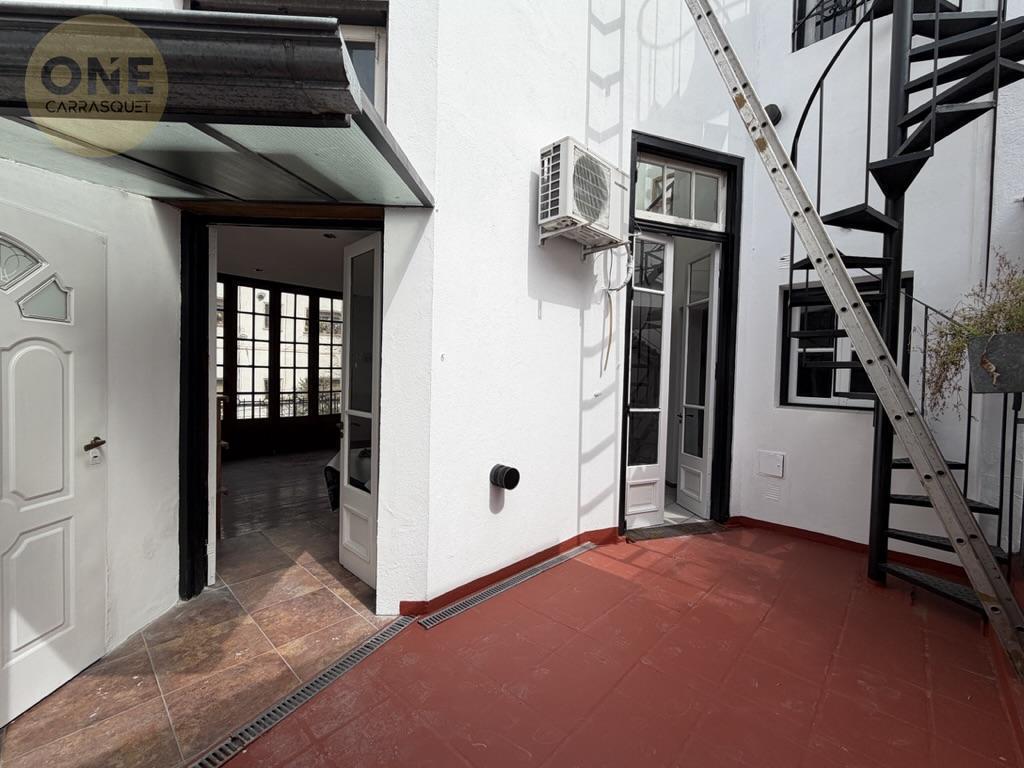 Foto de PH en venta de 6 ambientes con patio y balcon sin expensas, imagen 2