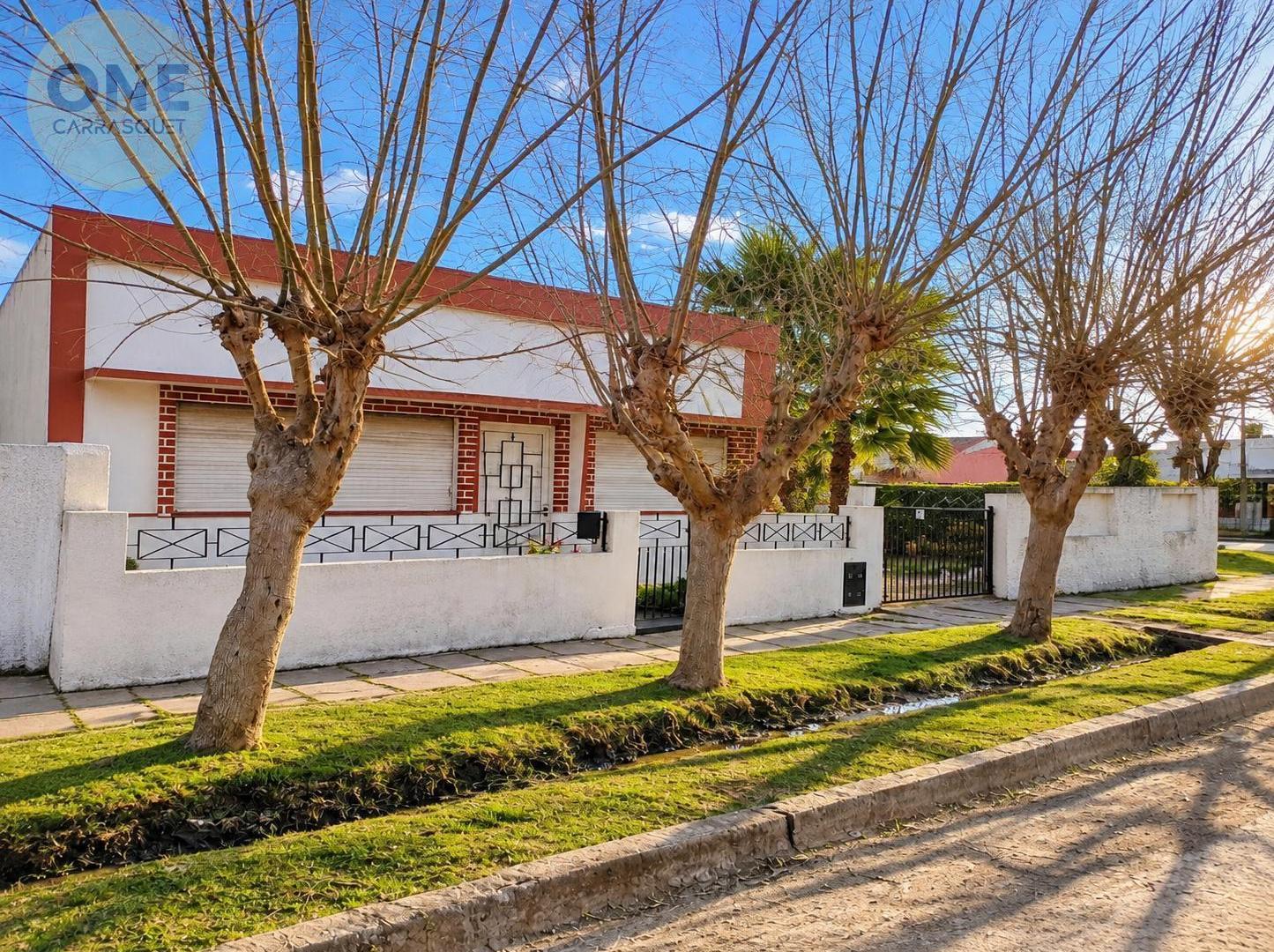 Foto de Casa en venta - Berisso, Calle 165 esq. 20, imagen 2