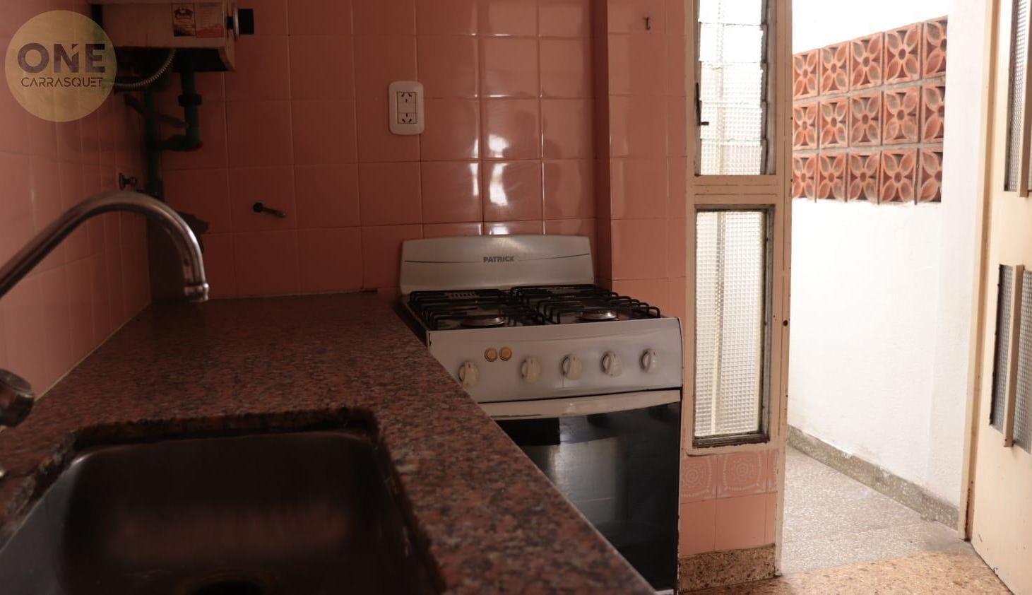 Foto de Oportunidad de departamento en alquiler en casco de La Plata, imagen 2