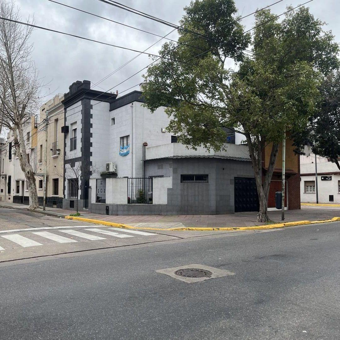 Casa 5 ambientes. | Fabre al 1000