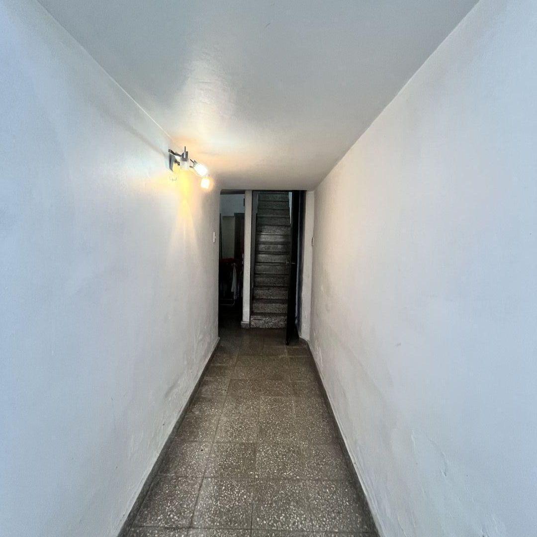 Foto de Casa 6 ambientes 4 dormitorios. | Tte. Cnel. Casimiro Recuero al 2700, imagen 2