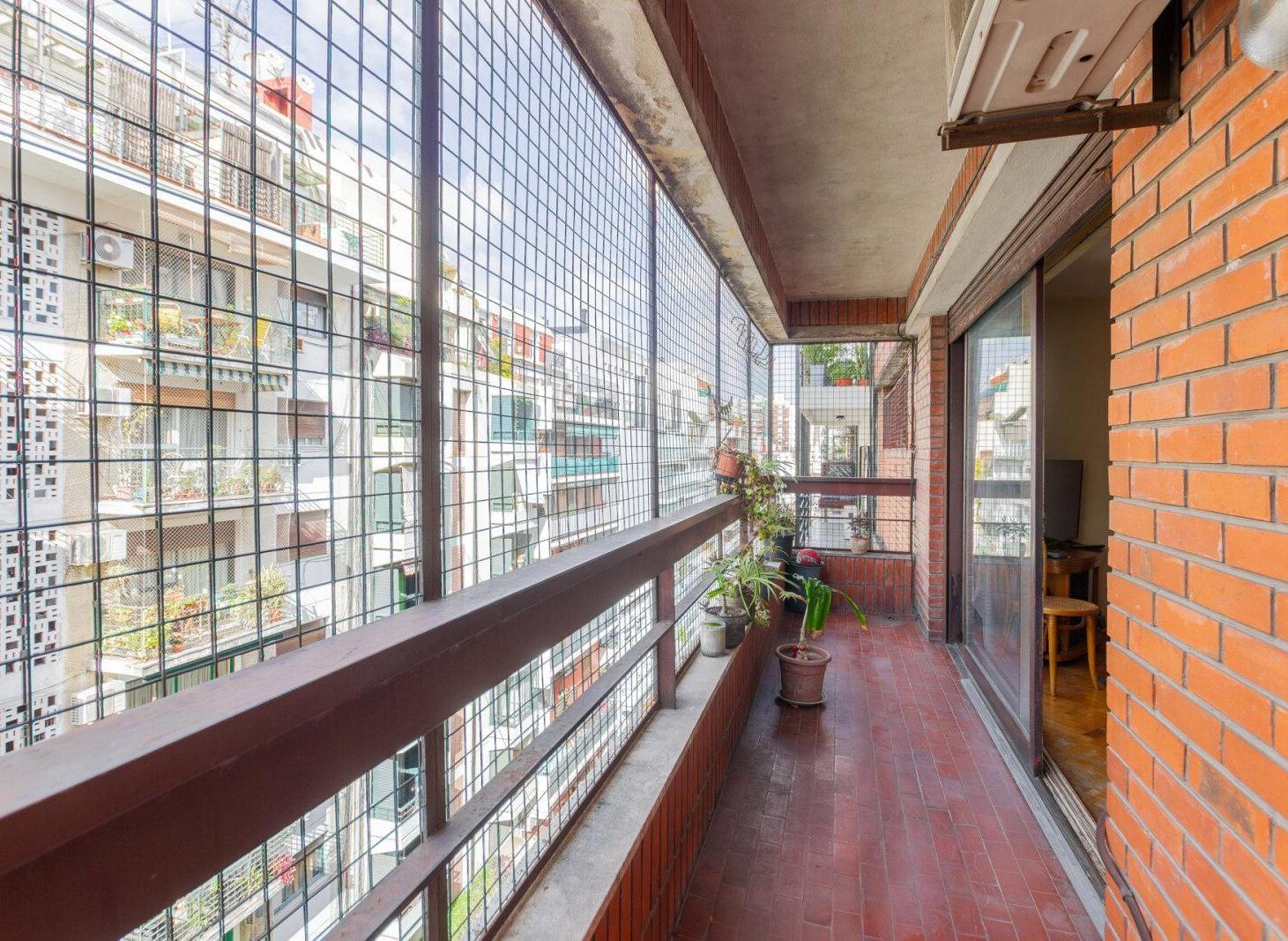 DEPARTAMENTO PISO de 5 AMBIENTES RECOLETA CON BALCON Y BAULERA EN VENTA