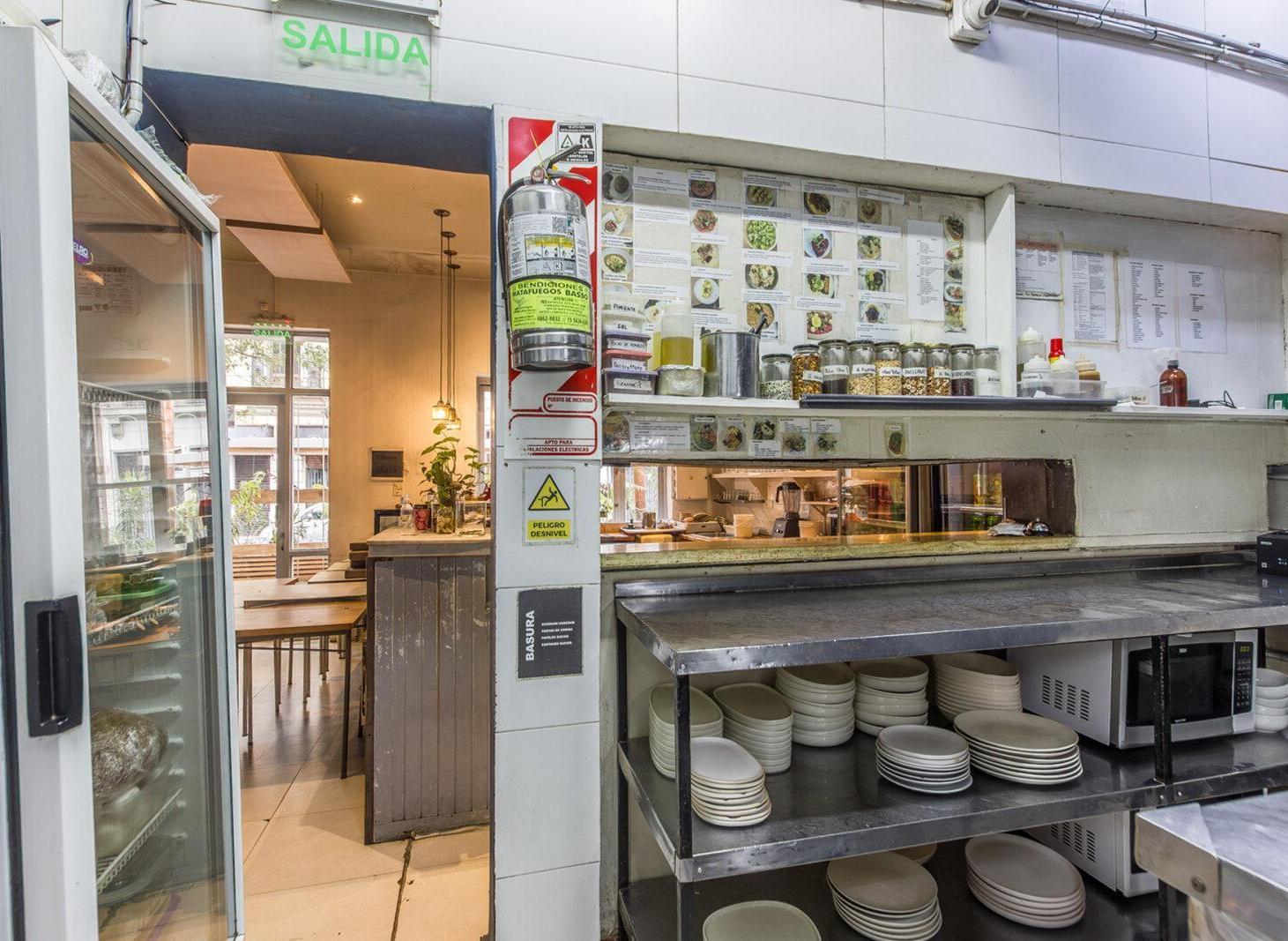 Foto de ALQUILER LOCAL COMERCIAL IDEAL GRASTRONOMIA ESQUINA PALERMO, imagen 2