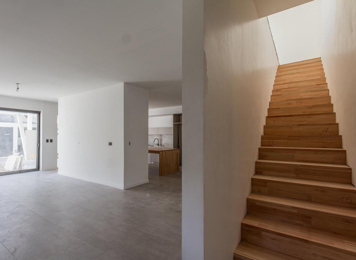Foto de Casa 5 amb. a estrenar en esquina con pileta, parrilla y cochera, imagen 3